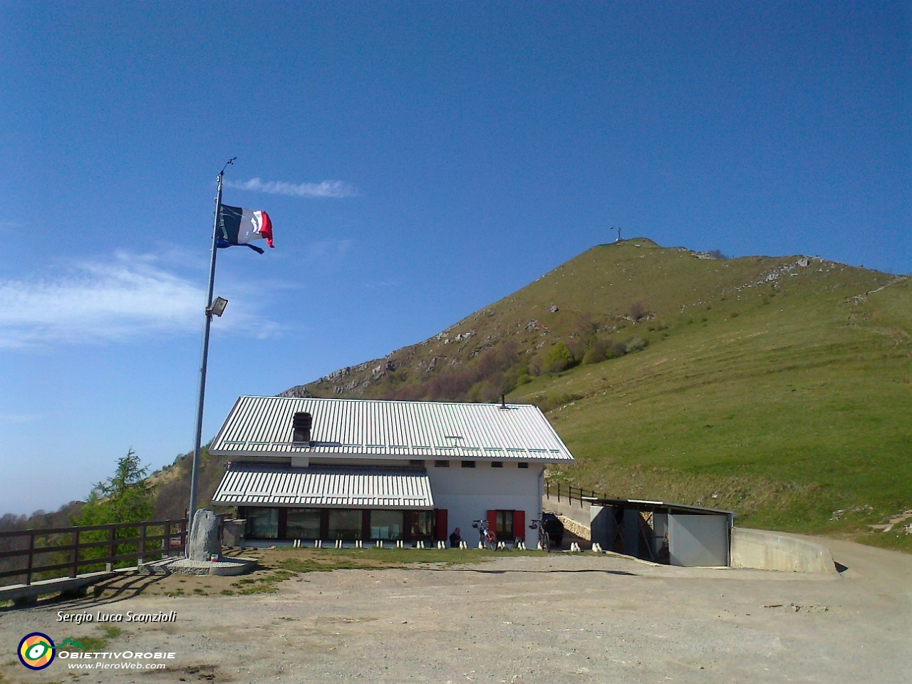 35 Rifugio e vetta.jpg